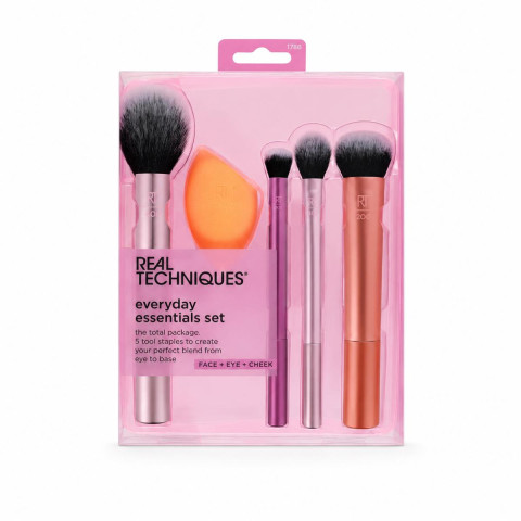 Набір пензлів для макіяжу Real Techniques Everyday Essentials Set   4 професійні пензлі та спонж Miracle Complexion для обличчя, очей і румян